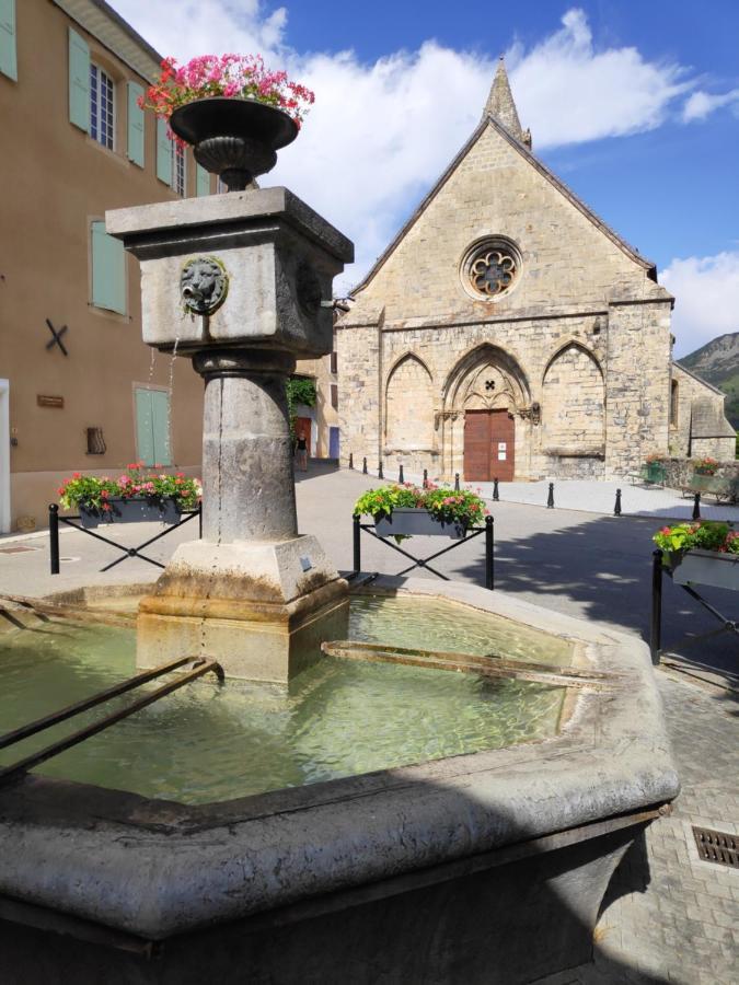 Gite La Taniere Des Alpes Bayons Εξωτερικό φωτογραφία